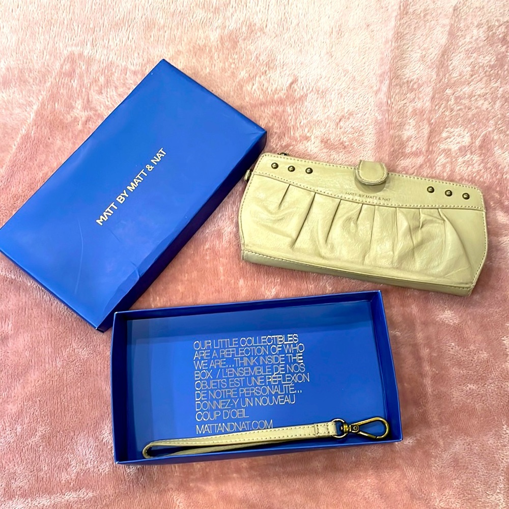 Matt & Nat Cream Clutch Wallet